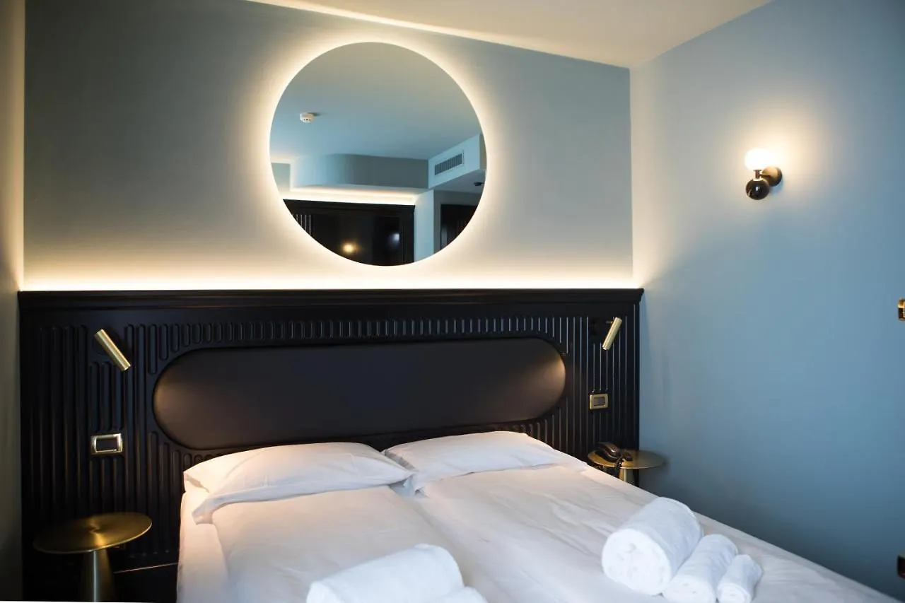 Hotel Miro' Garda