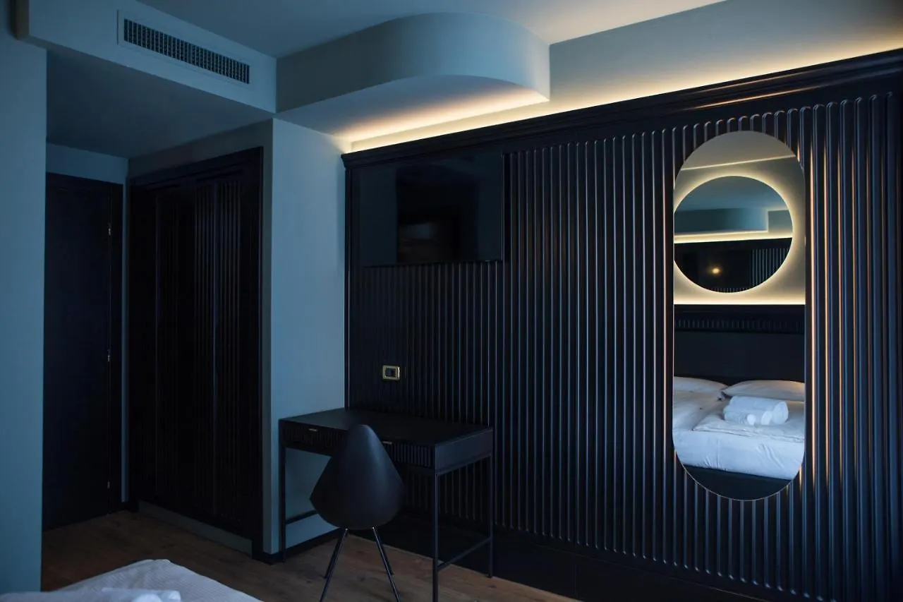 ***  Hotel Miro' Garda  İtalya